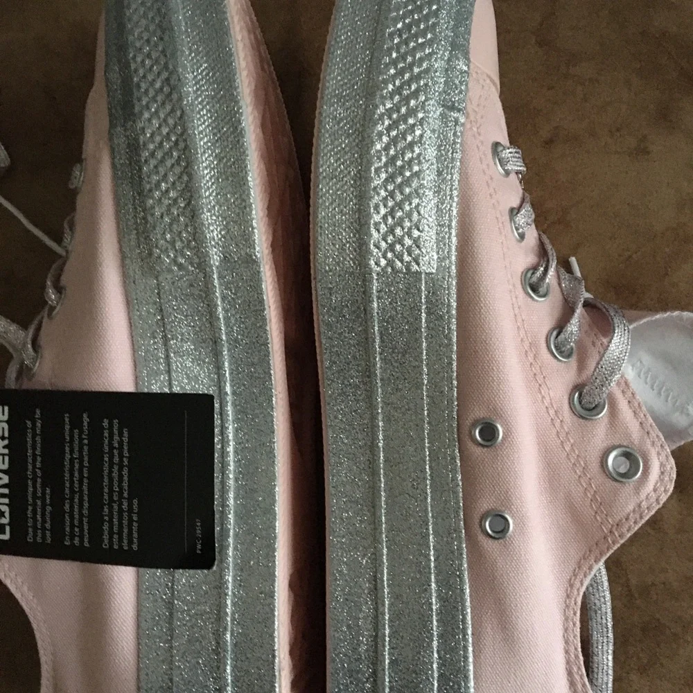 CONVERSE X MILEY CYRUS NIB AUTHENTIC CANVAS STYLE SNEAKERS